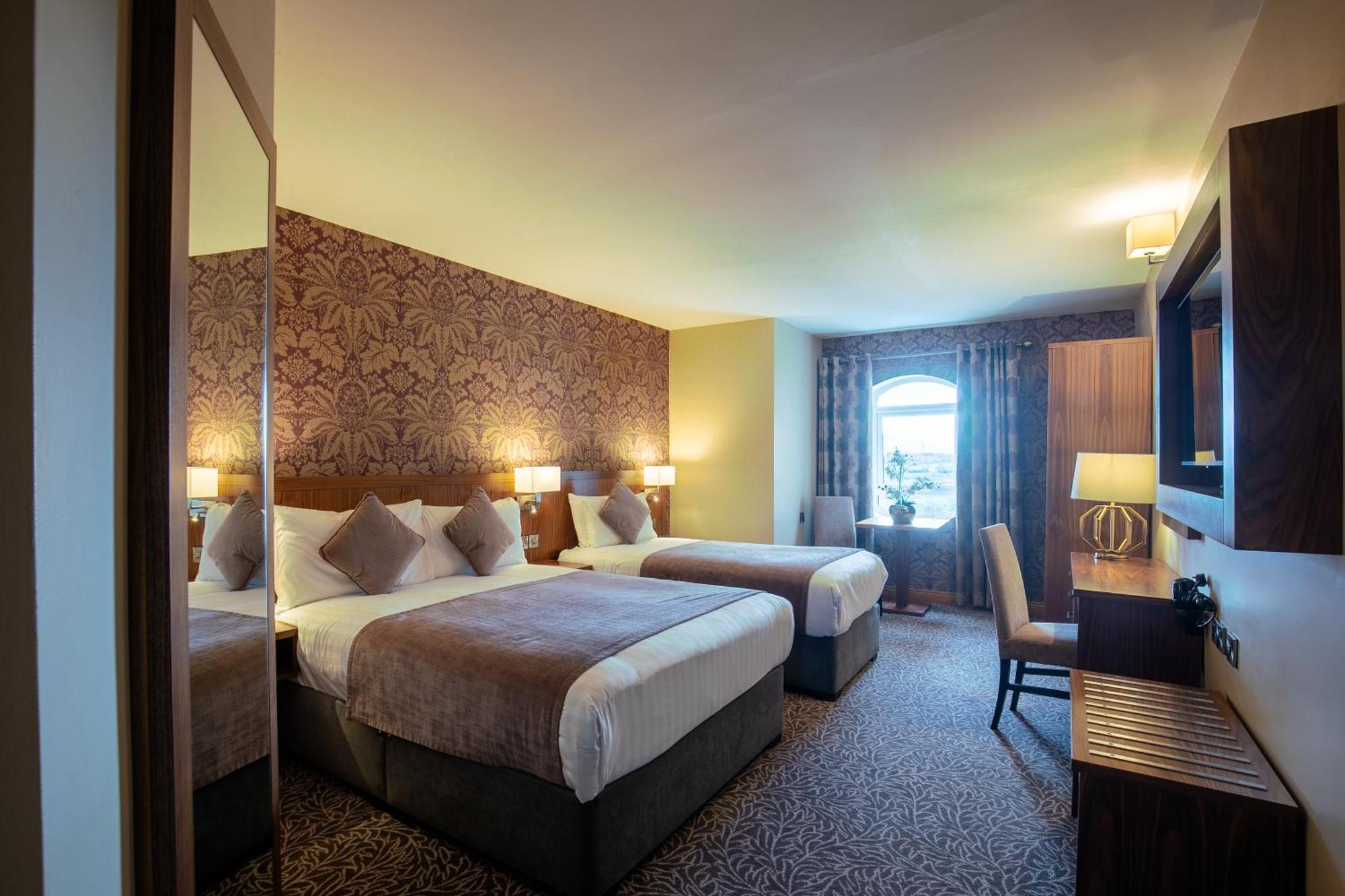 Holyrood Hotel - Leisure Centre & The Spa At Orchids Bundoran Eksteriør bilde